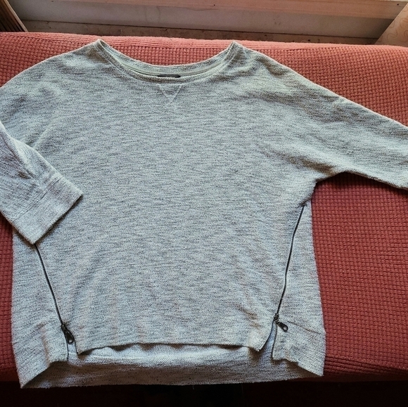 Denver Hayes Side Zippered 3/4 Sleeve Sweatshirt - Picture 1 of 16